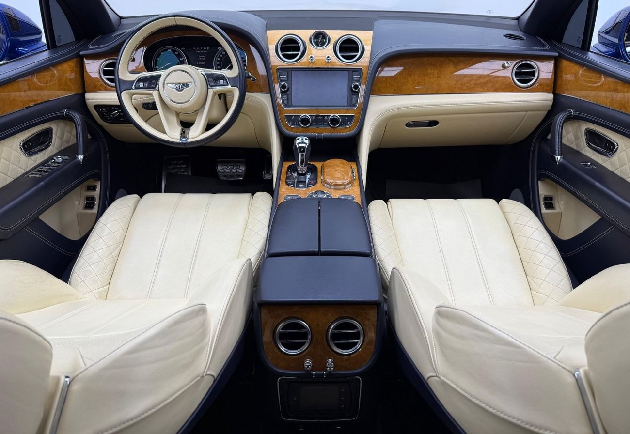 Bentley Bentayga 2017 Bentley Bentayga W12, Full Service History, High Option, GCC