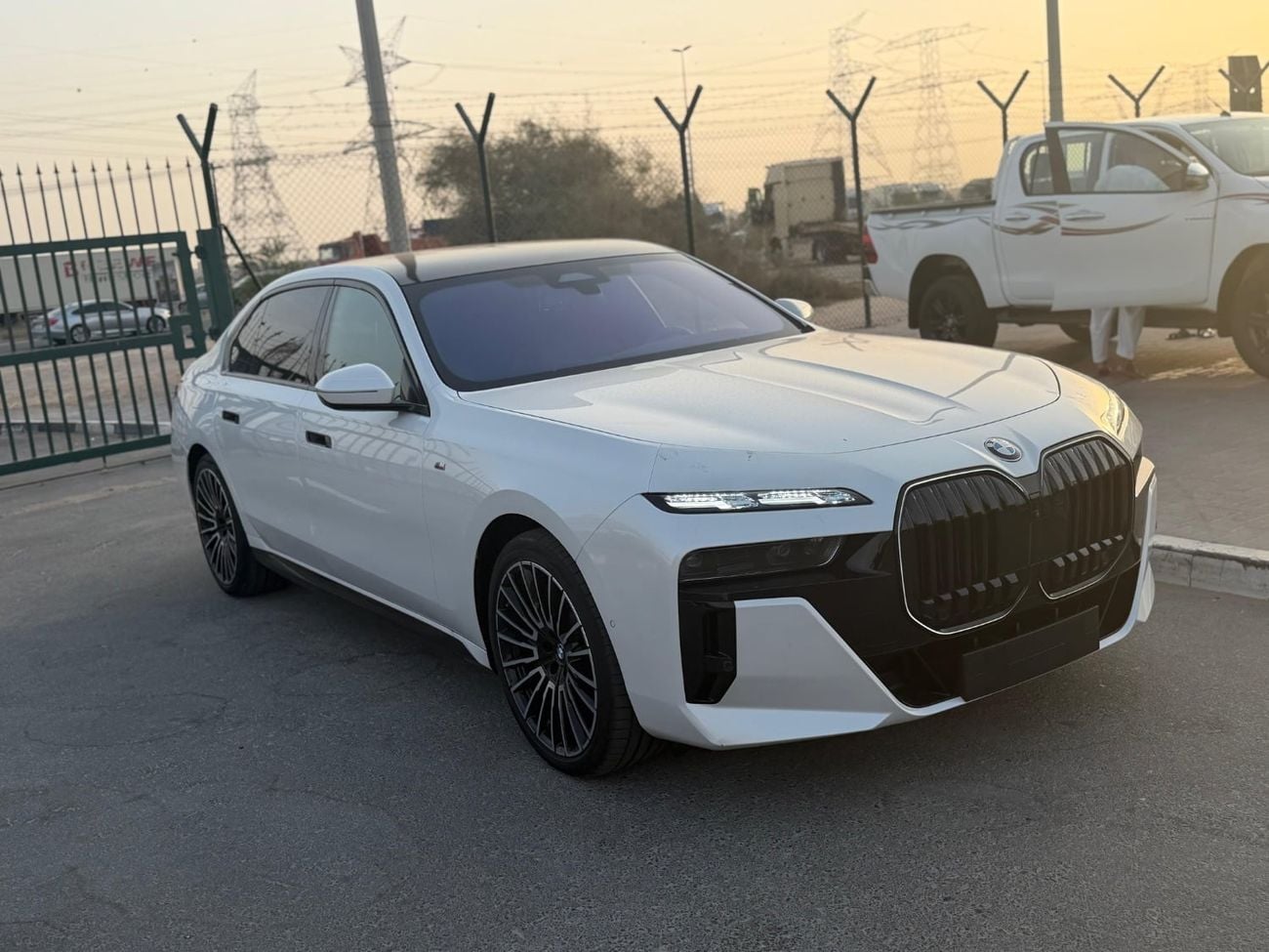 بي أم دبليو 740i MASTERCLASS M SPORT PACKAGE بي إم دبليو 740i بمحرك V6 سعة 3.5 لتر موديل 2025 كاملة المواصفات