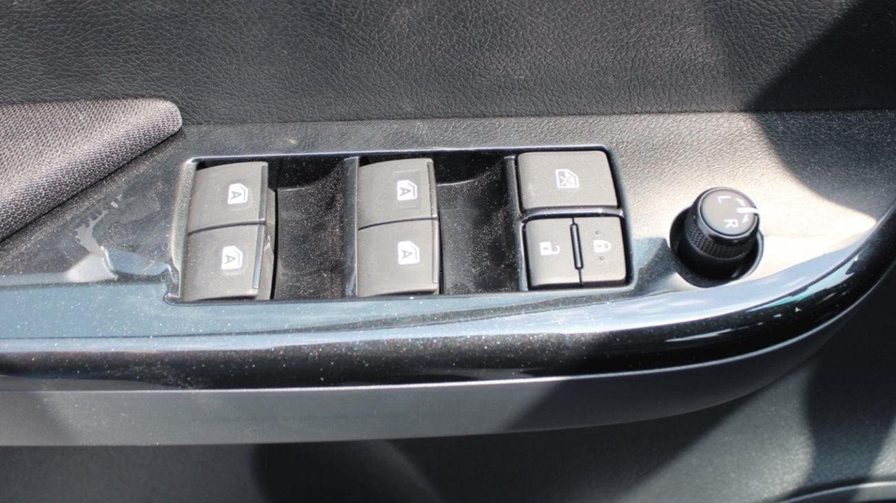 Toyota Hilux TOYOTA HILUX 2.4L GLX D DC 4WD MT (Export Only)