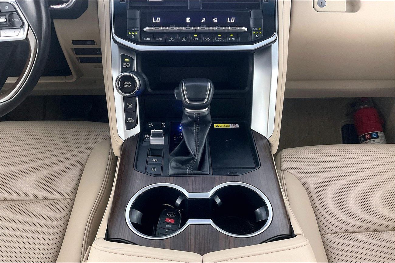 Toyota Land Cruiser GXR | National Day Celebration | Guaranteed Warranty | 0 Down Payment