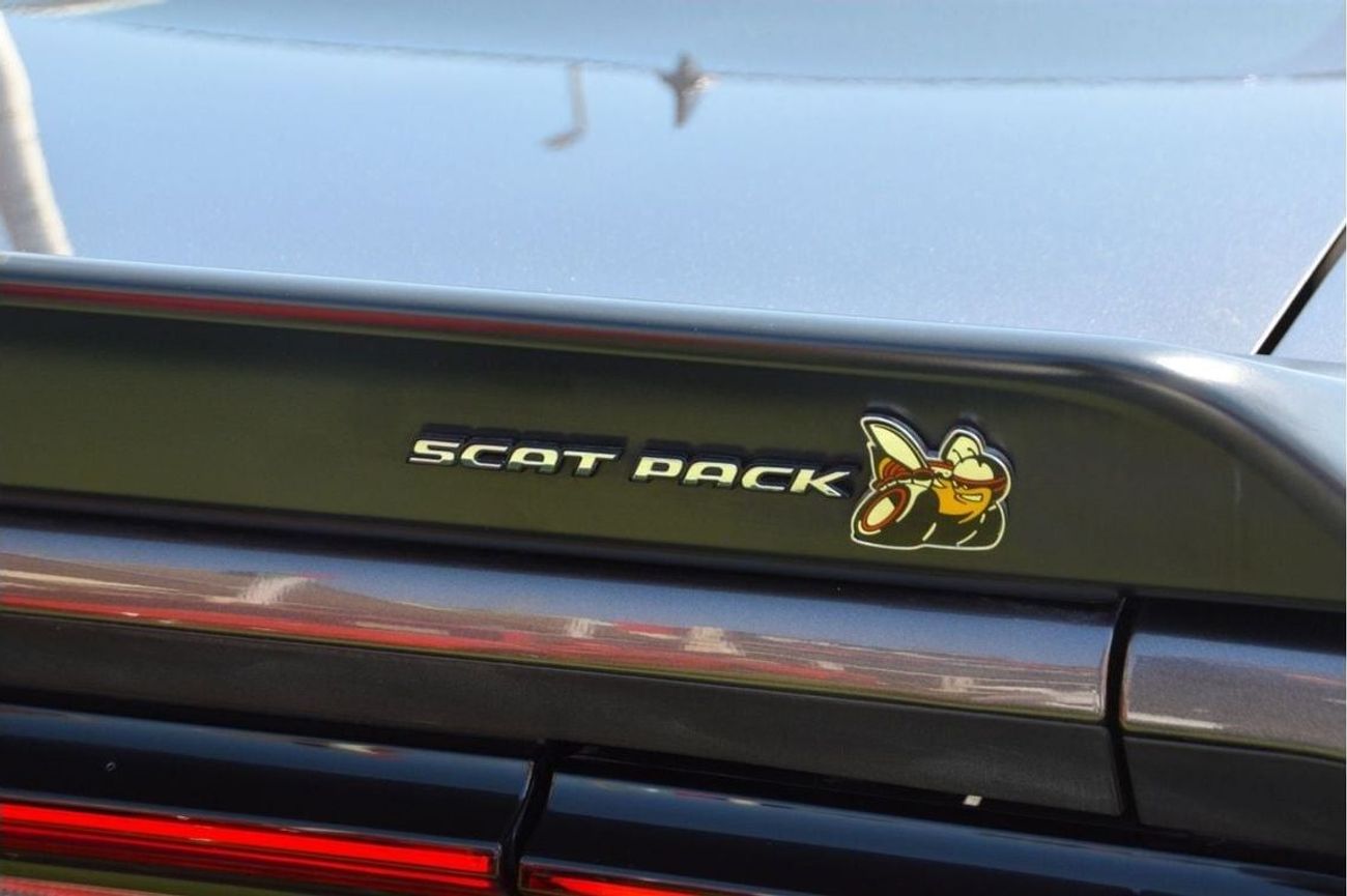 Dodge Challenger SRT  V8 Scat Pack 6.4L (485 HP)--VERY CLEAN AND GOOD CONDITION