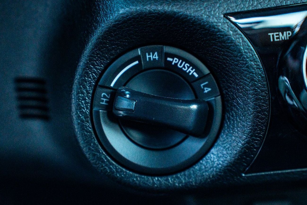 تويوتا هيلوكس 2026 Toyota Hilux  SR5 D/C  (4.0 L) 4X4