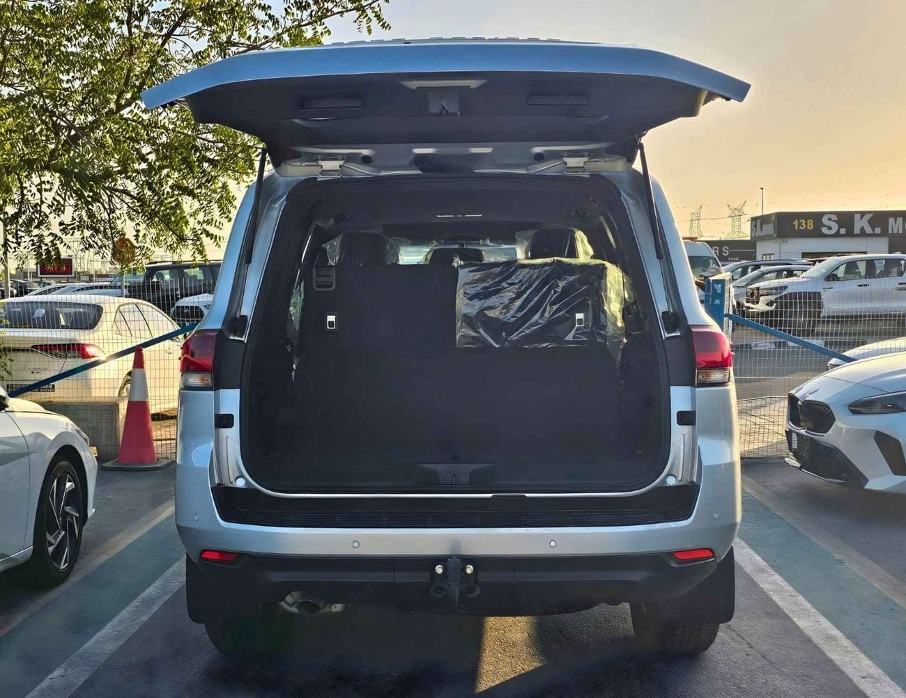 تويوتا لاند كروزر GXR BASIC / 4.0L PETROL V6 / SUNROOF / LEATHER WITH DRIVER POWER SEAT (CODE # GXR4B)