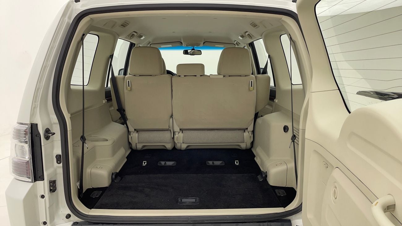 ميتسوبيشي باجيرو GLS LOWLINE 3.5 | بدون دفعة مقدمة | اختبار قيادة مجاني للمنزل