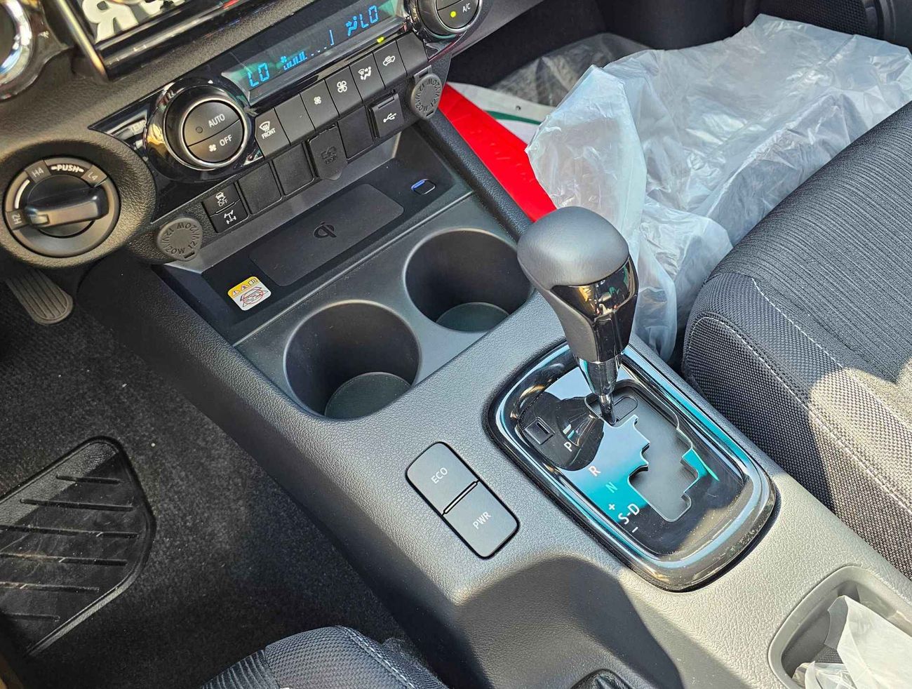 Toyota Hilux ADVENTURE, 2.8L DIESEL, A/T, "4" CAMERAS / ROLL BAR WITH RADAR / 4WD (CODE # HDAD28AF)