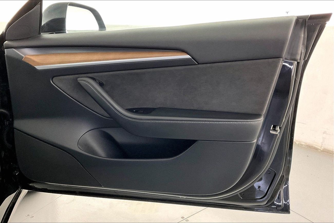 Jeep Grand Cherokee Laredo| 1 year free warranty | Exclusive Eid offer