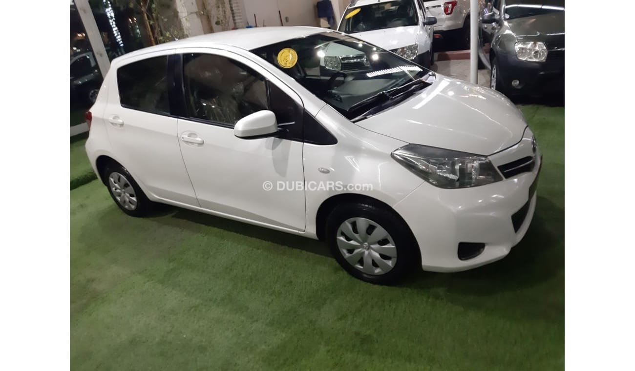 تويوتا يارس ٢٠١٤ خليجي ممتازه جدا لاتحتاج لاى مصاريف