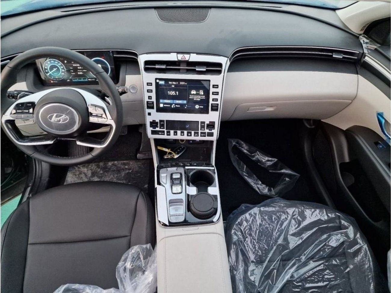 هيونداي توسون HYUNDAI TUCSON 1.6L FULL OPTION LEATHER SEATS, POWER SEATS, PANORAMIC SUNROOF, AUTO TRUNK , REAR CAM