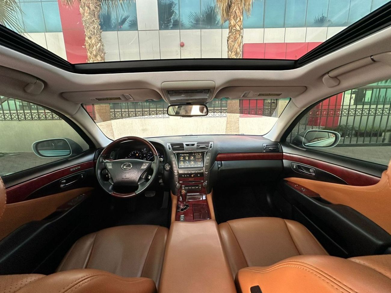 Lexus LS460 Lexus LS460 Model: 2007 Mileage: 220,000 Km  Price: 22,000 dirhams Come to America Full option No. 1