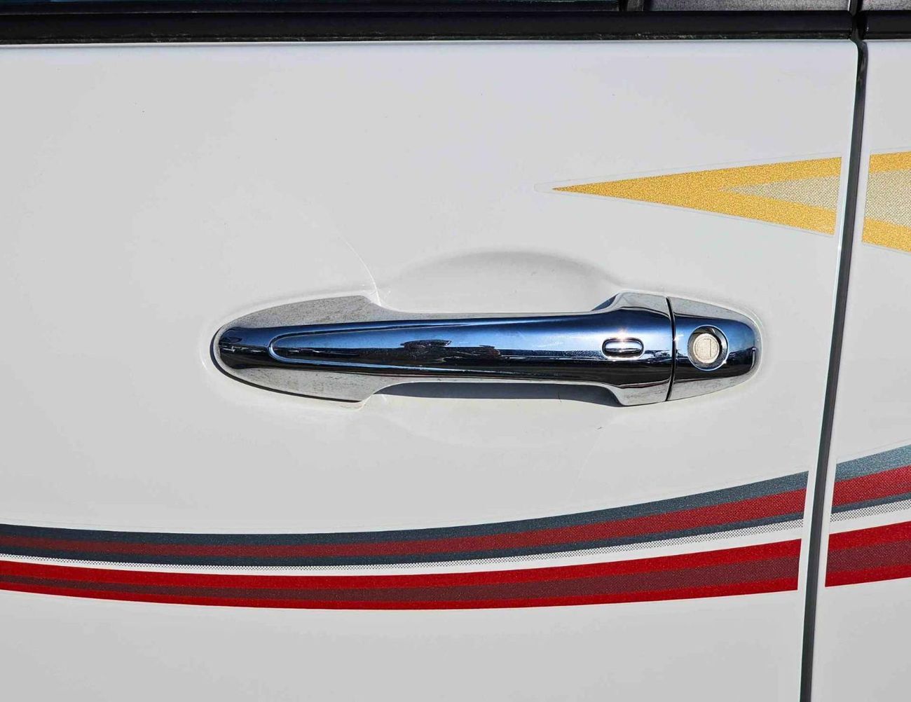 تويوتا هيلوكس SR5 FULL OPTION / M/T / 2.7L V4 PETROL /  DVD REAR CAMERA / 4WD (CODE # SR5)