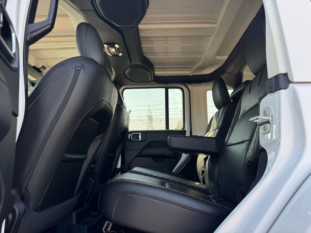 جيب رانجلر Wrangler 4XE 2.0L Turbo PHEV 2023 UAE Price @ 143,000 AED