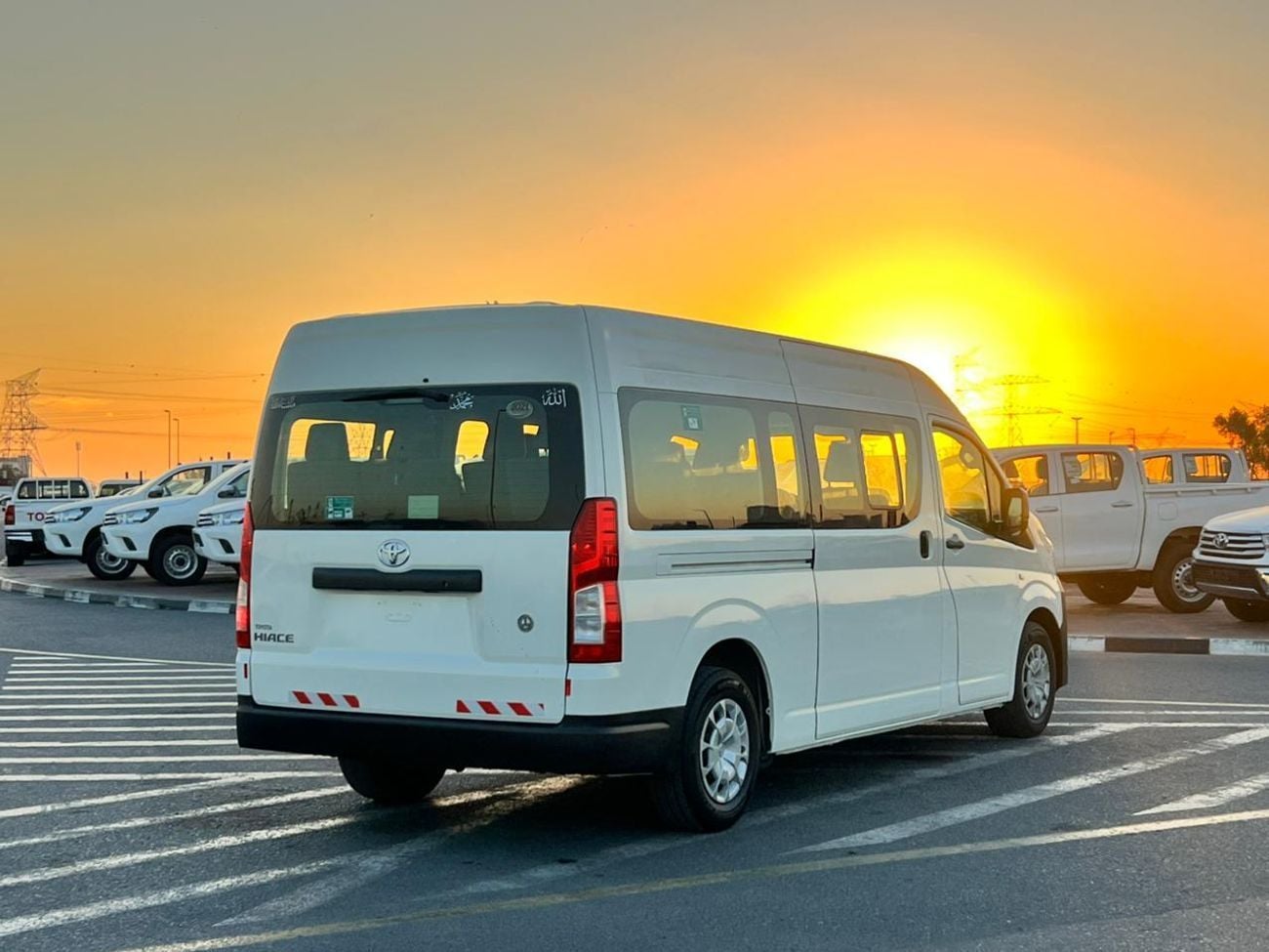 Toyota Hiace GL 2021 Toyota Hiace 3.5L V6 - Passenger - Patrol Manual - 13 Seater - No Accident -