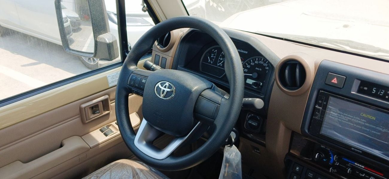 تويوتا لاند كروزر بيك آب 4.0L Petrol AT 4x4 2026YM