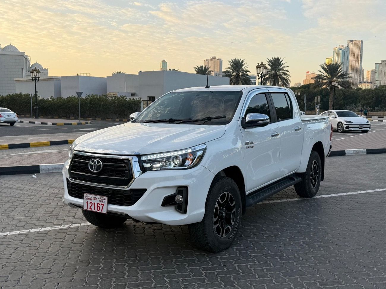 تويوتا هيلوكس SR Right Hand Drive