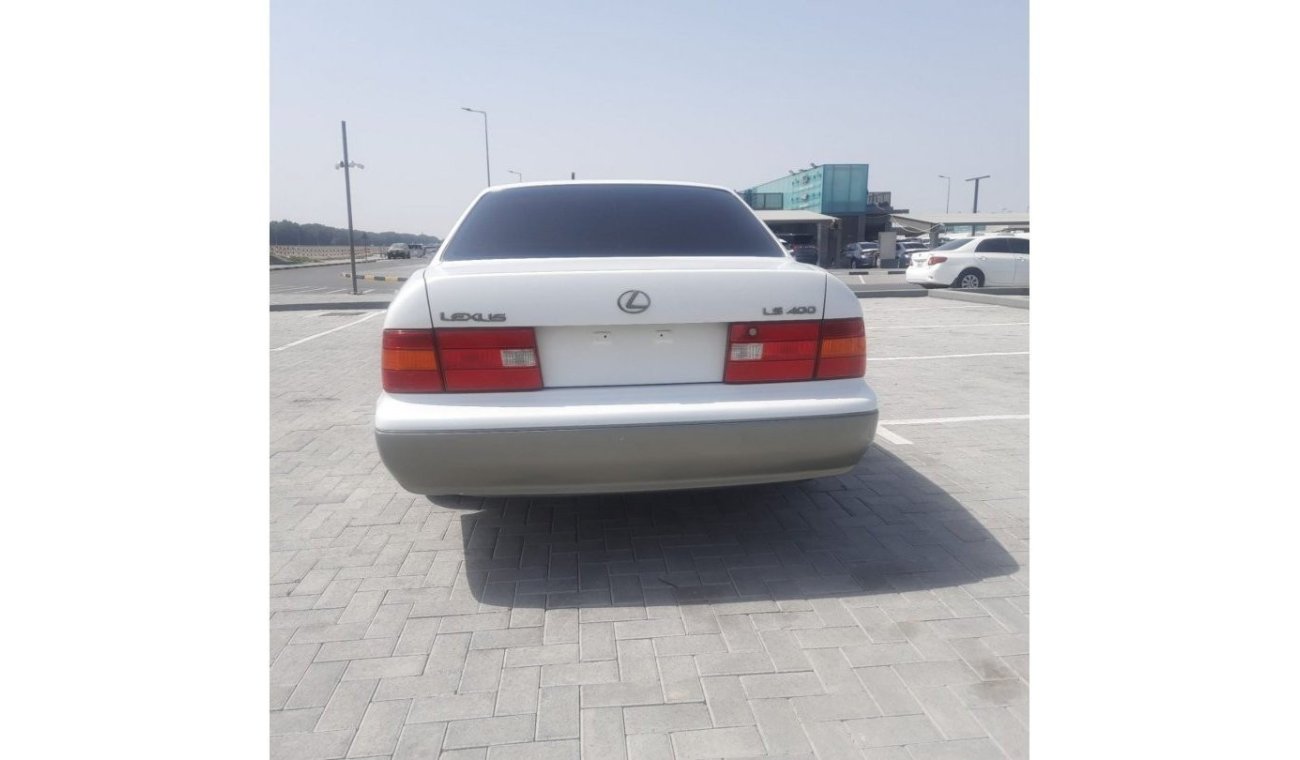 لكزس LS 400