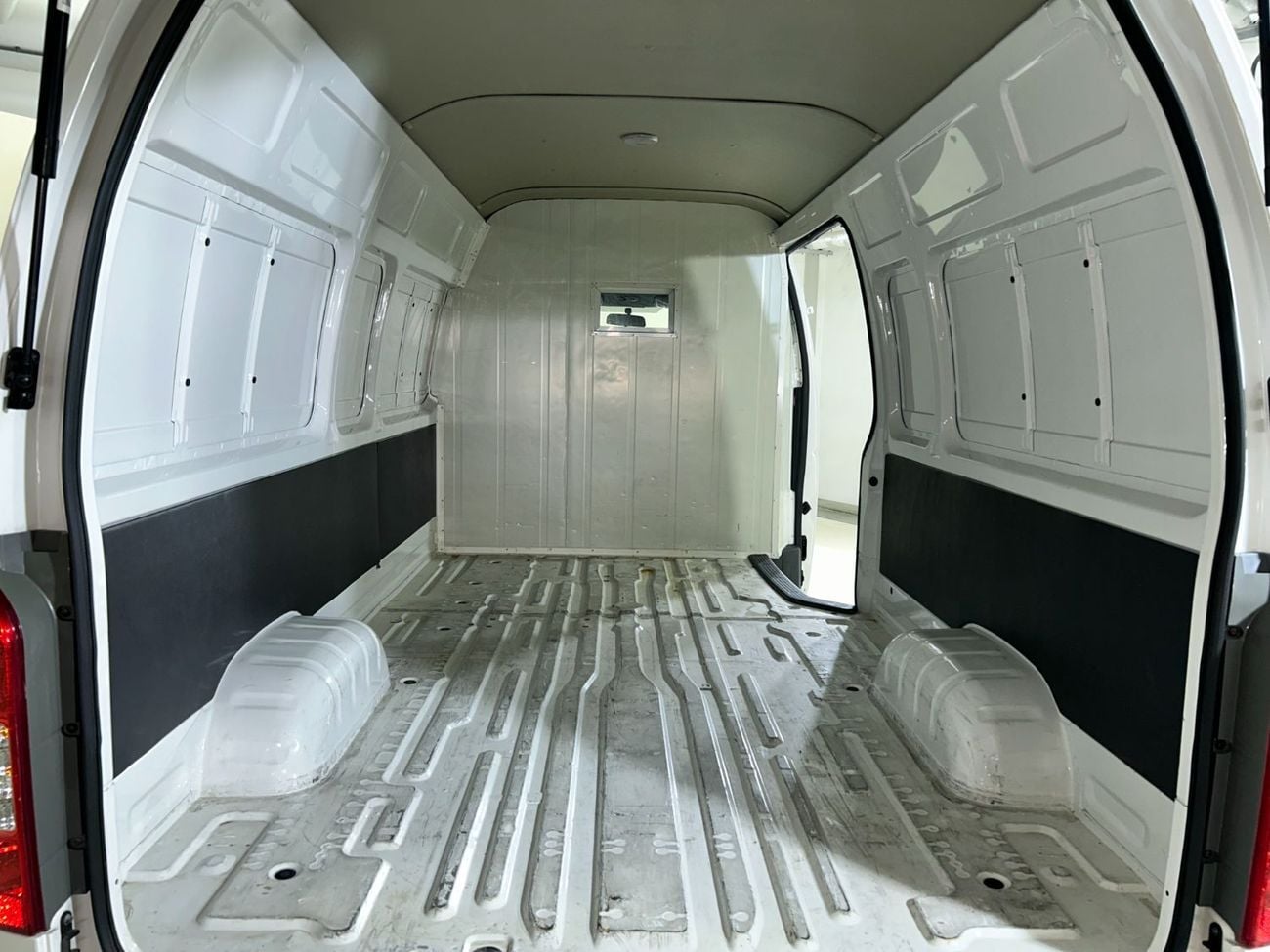 Foton View C Panel Van BJ5039 View CS2 Cargo Van HR MT Diesel / AL TAYER MOTORS / AL QOUZ SHOWROOM