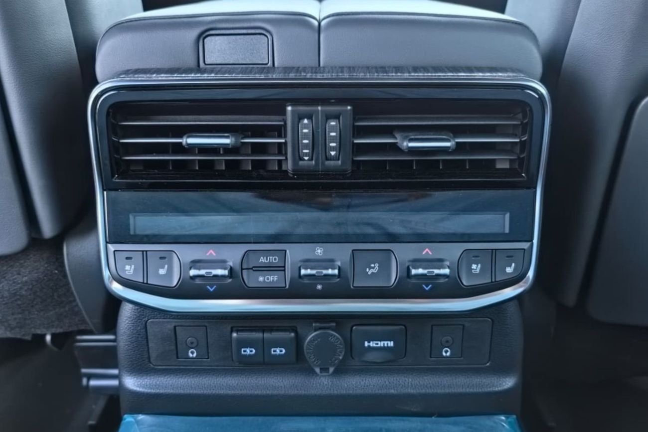 تويوتا لاند كروزر TOYOTA LAND CRUISER VXR 3.5L HYBRID 4WD JBL SPEAKERS  2026