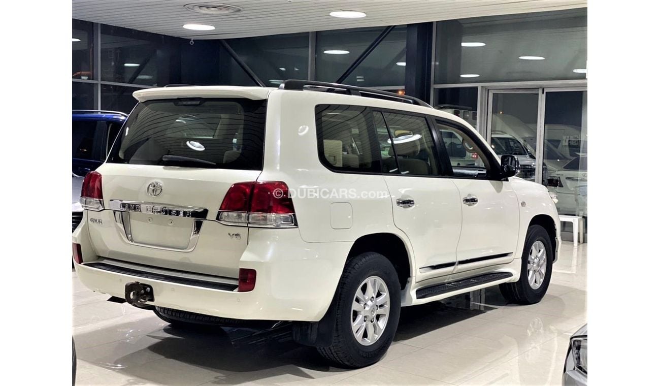 Toyota Land Cruiser TOYOTA LAND CRUISER 2011 GXR V6 GCC WITH SUNROOF