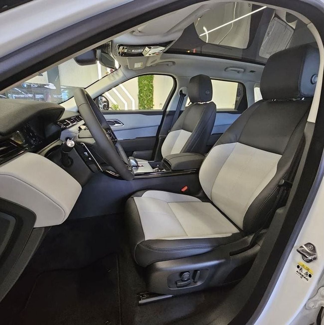 لاند روفر رينج روفر فيلار 2025 Range Rover Velar P250
