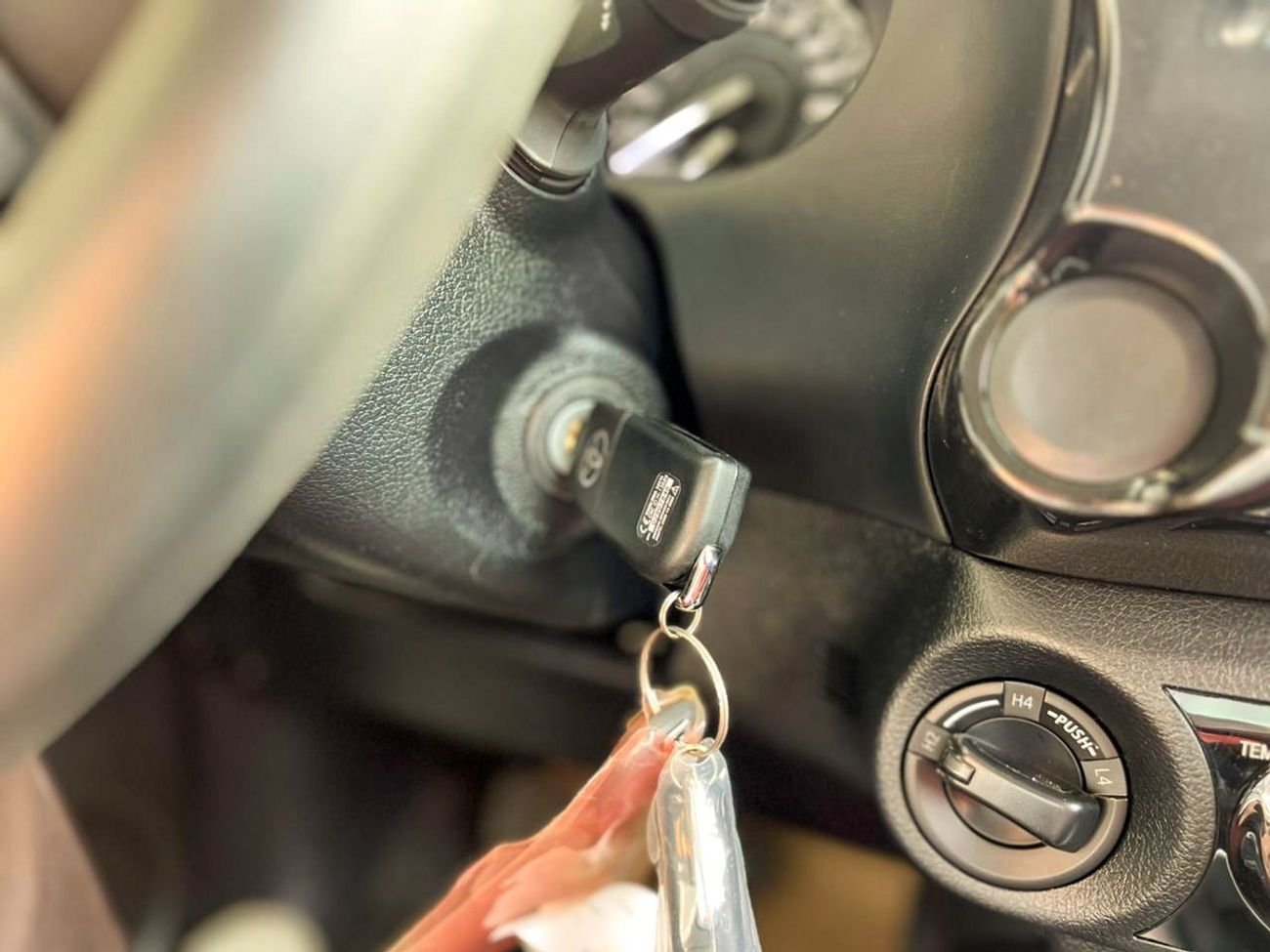 تويوتا هيلوكس EXPORT ONLY - S GLX 2.7L AWD M/T