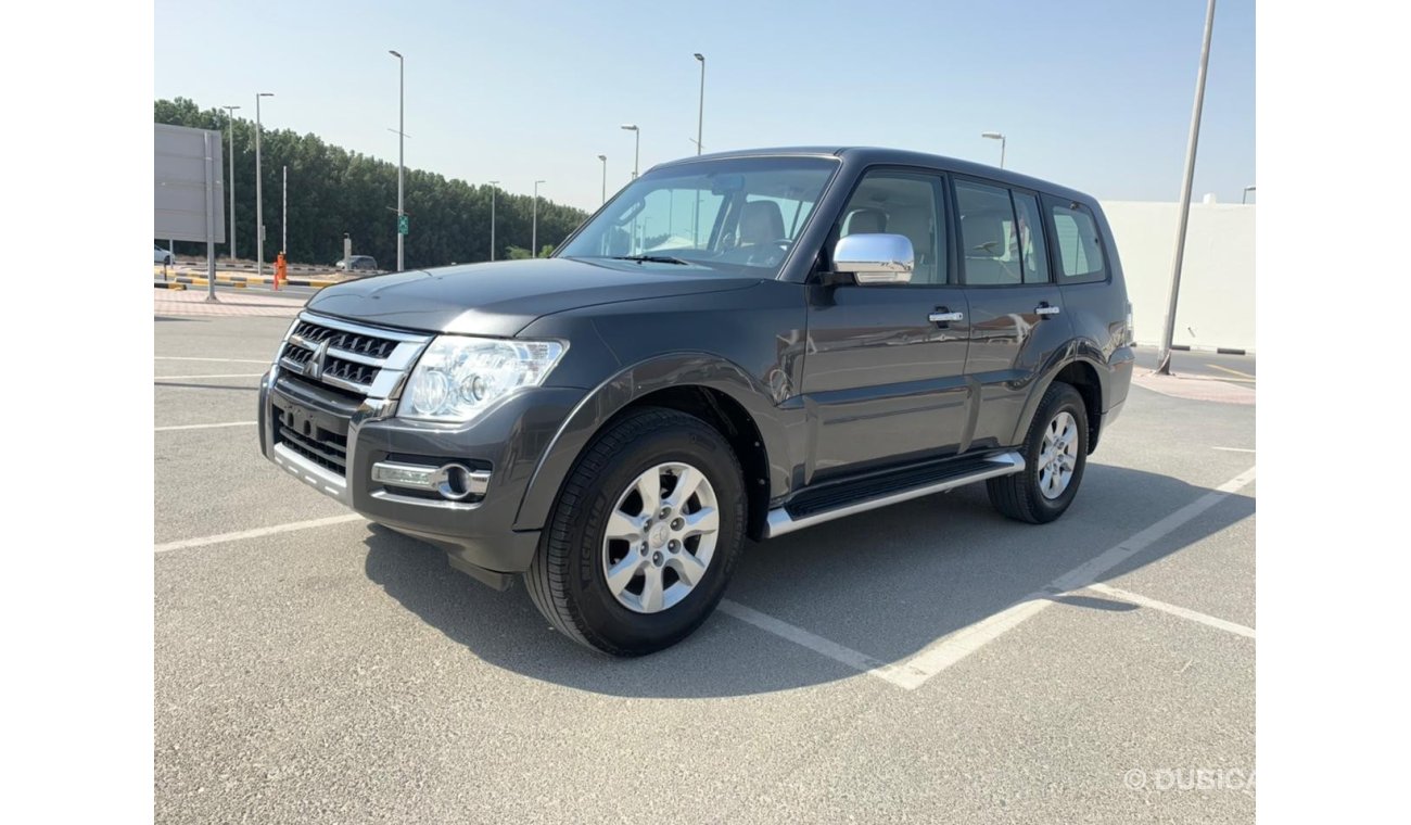 Mitsubishi Pajero Mitsubishi Pajero 2016 gcc full automatic  for sael