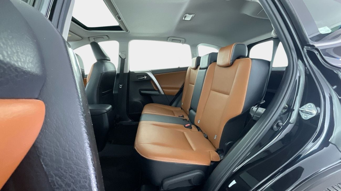 تويوتا راف ٤ 2.5 VXR 4WD NAV LHR AUTO | شامل الضمان | 0 ﺪﻔﻋﺓ ﺃﻮﻟﻯ