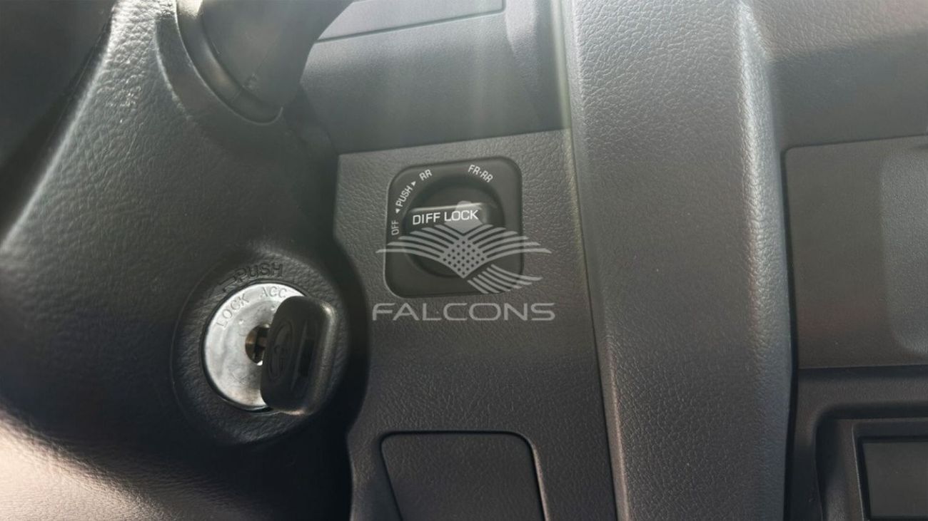 Toyota Land Cruiser Pick Up Toyota/LC79- DC 4.0L MT/ PETROL  4x4