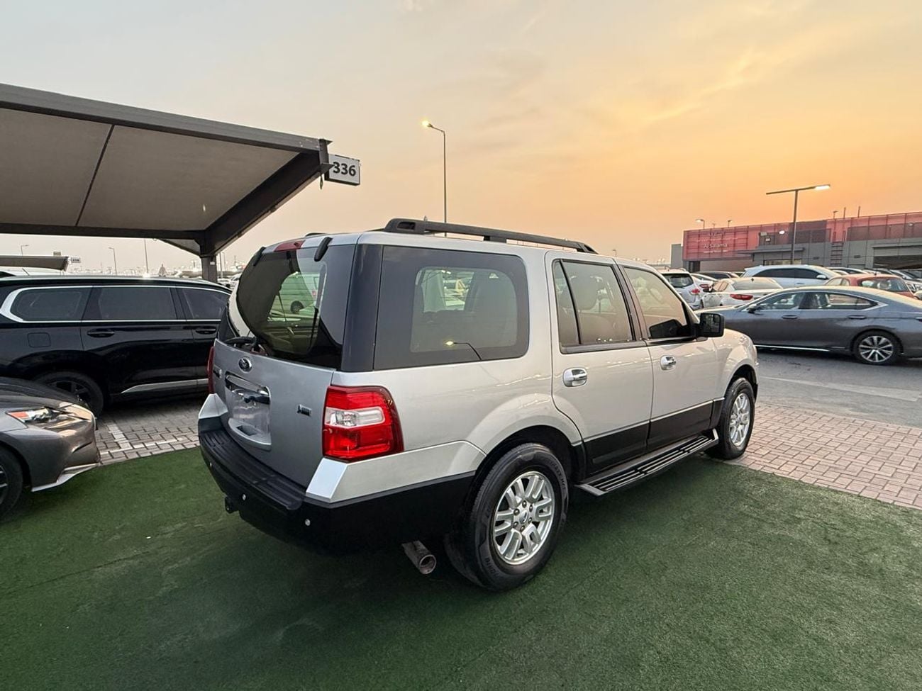 Ford Expedition XLT 7 seats No. 2, GCC specs