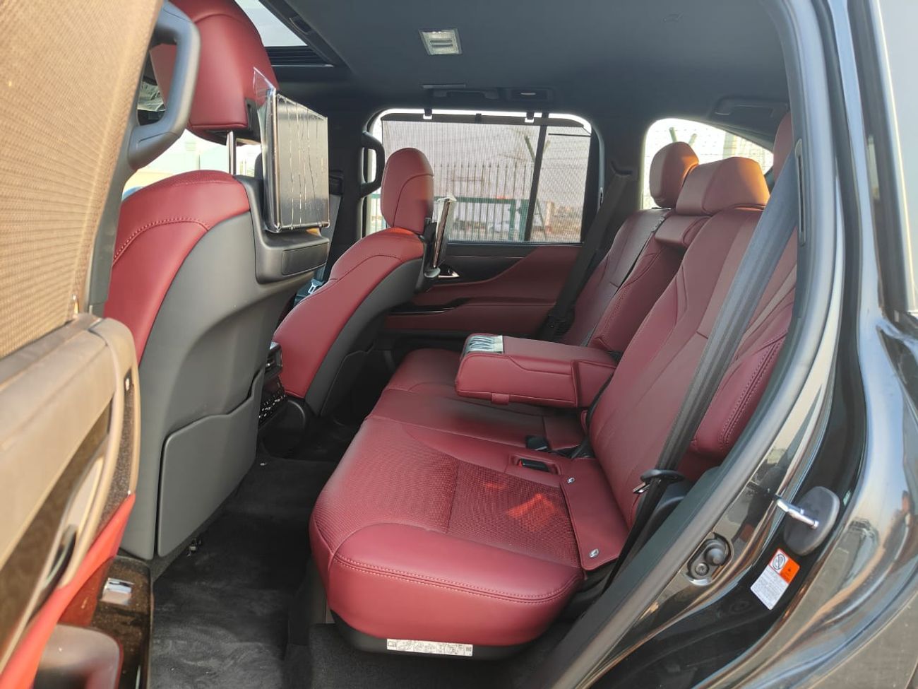 لكزس LX 600 2026 Lexus LX600 Signature (7-Seater) 3.5L V6 Twin-Turbo Petrol A/T 4WD Export Only