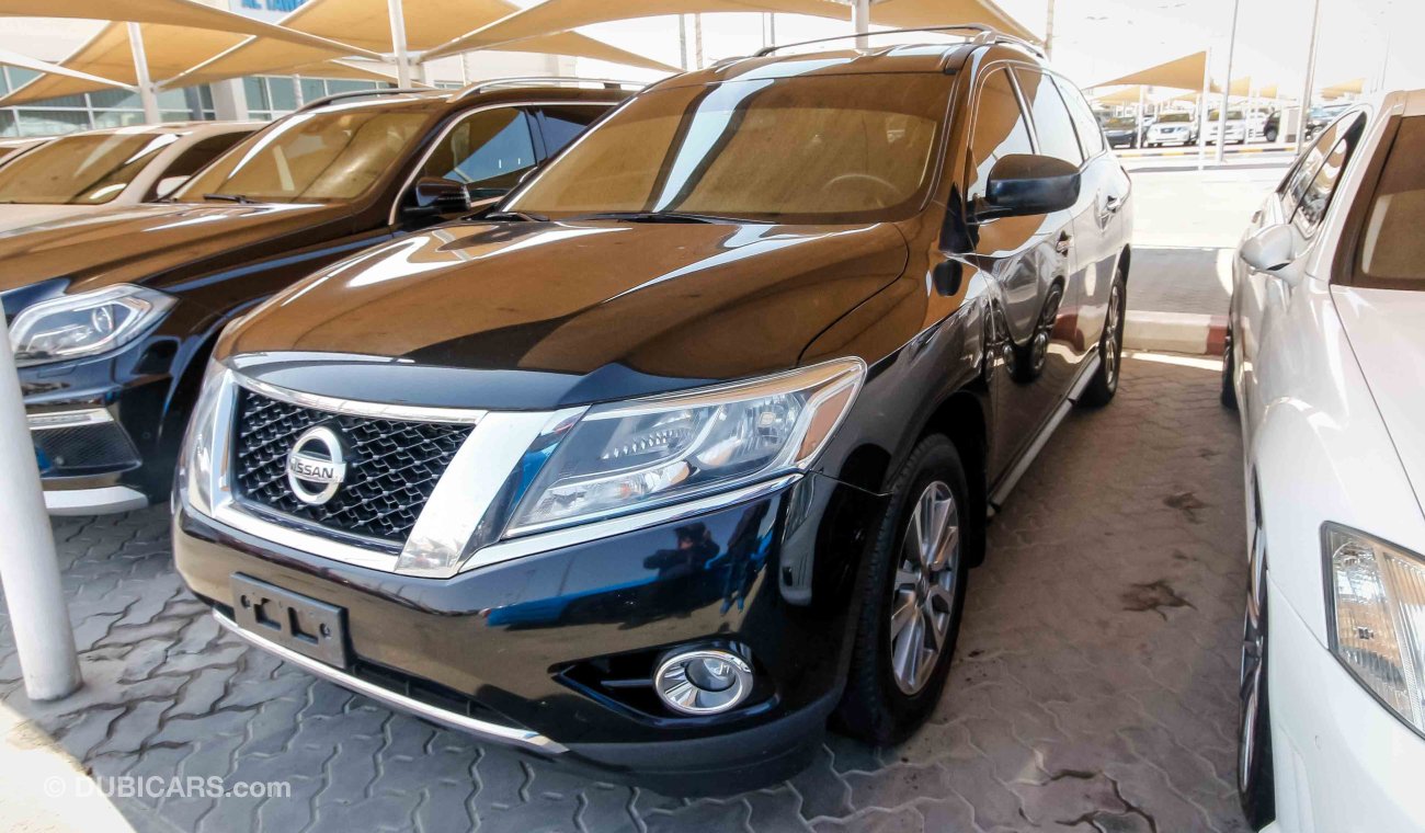 Nissan Pathfinder SV 4WD