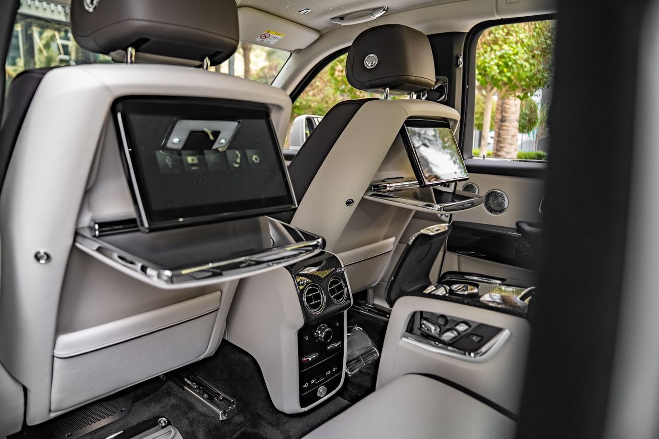 رولز رويس كولينان BLACK BADGE سيارة لكبار الشخصيات، 4 مقاعد، جديدة تمامًا، عداد كيلومترات صفر، كاملة المواصفات، تحت الضمان وعقد ال