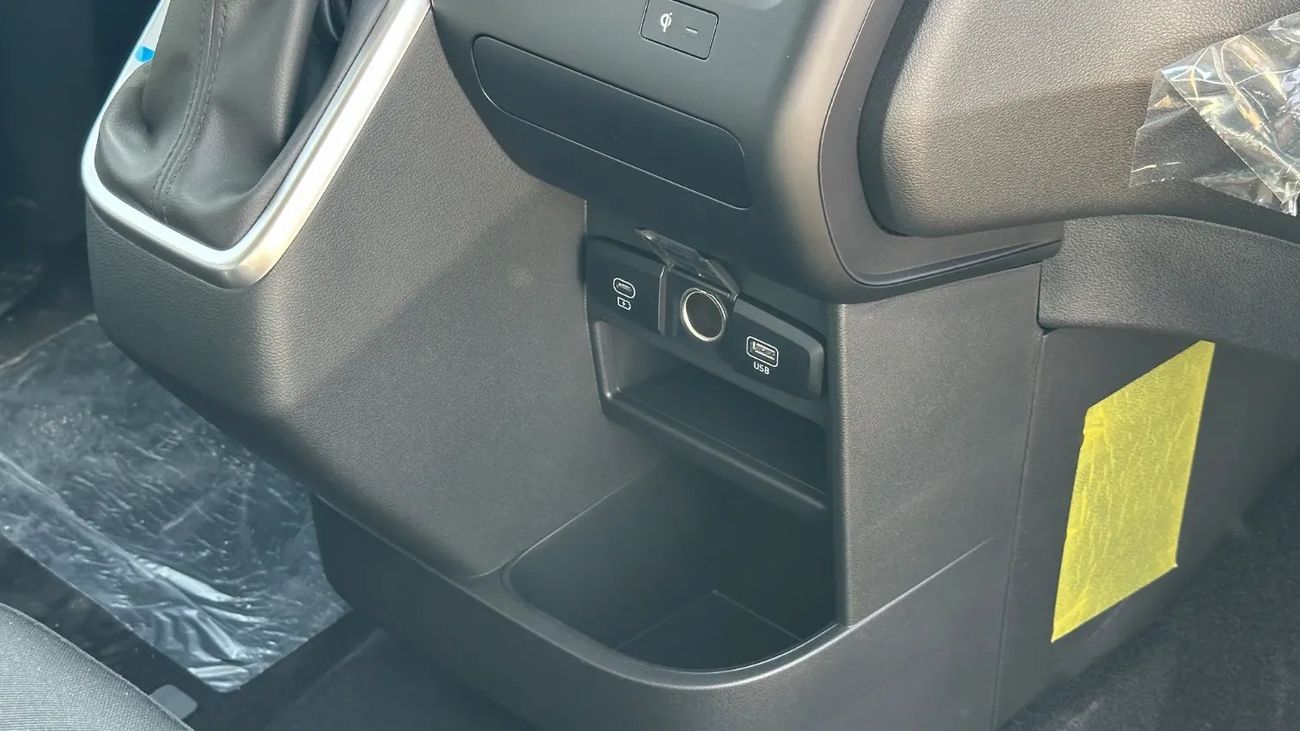 هيونداي ستاريا 3.5L 11 Seater Premier AT