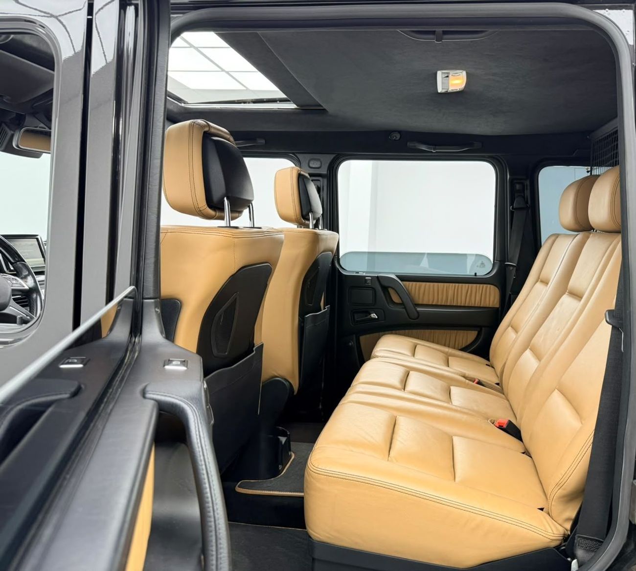 مرسيدس بنز G 63 AMG STANDARD 2014 Mercedes-Benz G 63 AMG, Service History, GCC Specs