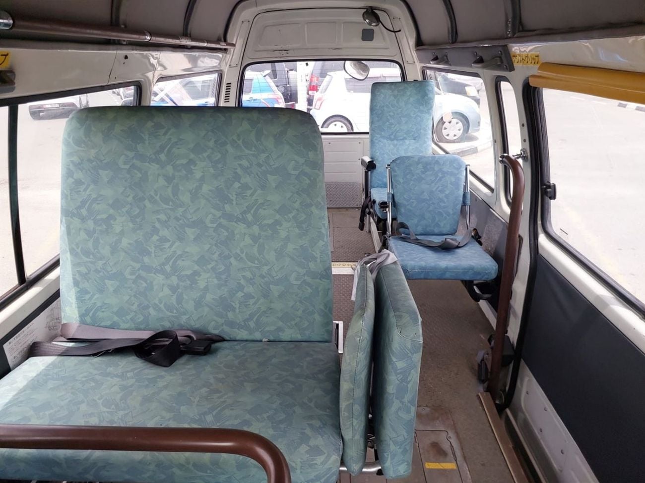 Toyota Hiace TOYOTA HIACE COMMUTER VAN RHD 2001 MODEL 3.0 L DIESEL AUTOMATIC(PM02185)