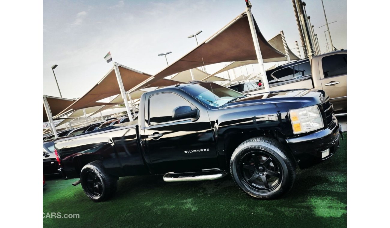 Chevrolet Silverado 2011 Chevrolet Silverado, one cabin, in good condition