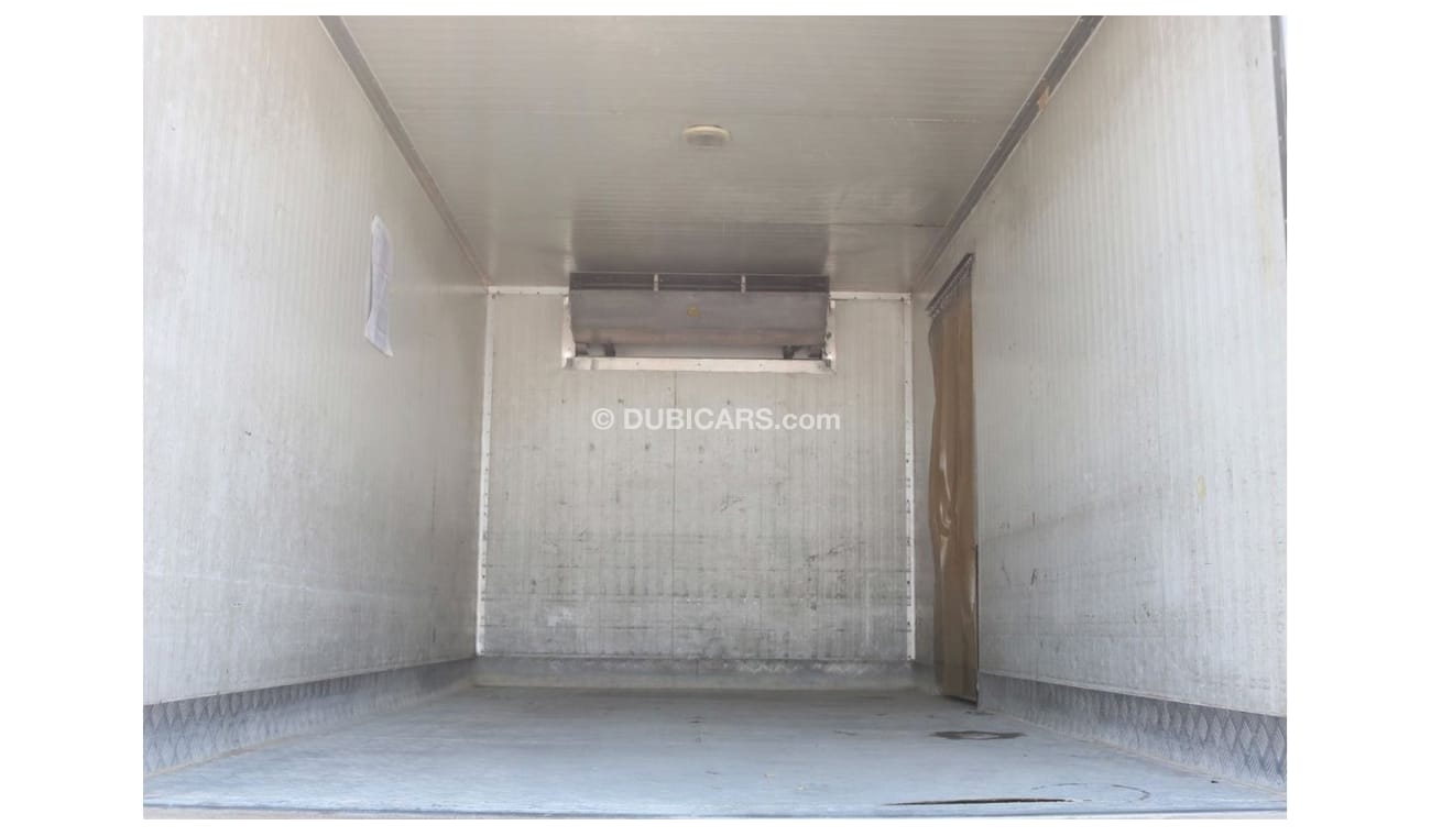 Mitsubishi Fuso Canter 2015 | CANTER FREEZER 3 TON CAPACITY WITH GCC SPECS AND EXCELLENT CONDITION