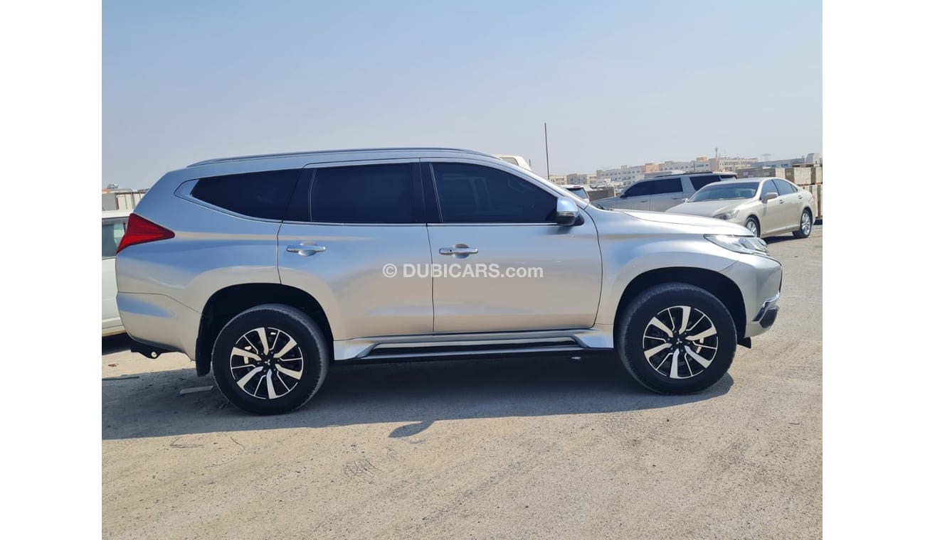 ميتسوبيشي مونتيرو Full option clean car