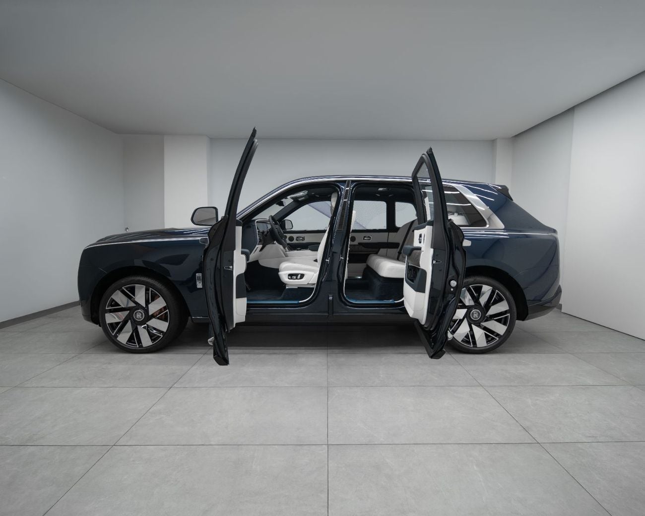 Rolls Royce Cullinan BLACK BADGE 2026 | Certified Pre-Owned | Warranty