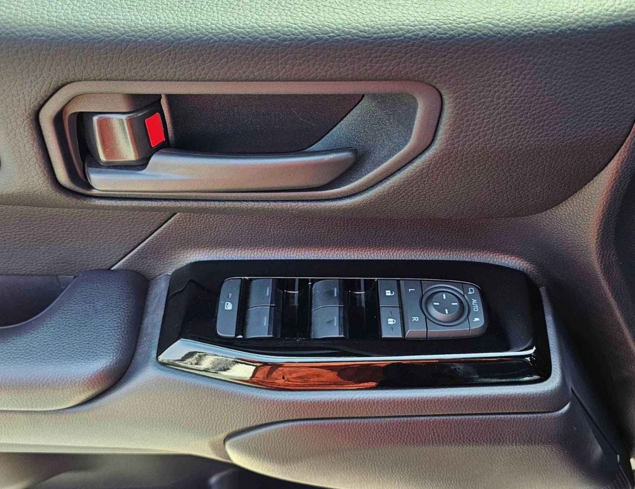 تويوتا برادو ALL ROUNDER || MID OPTION || 2.4L PETROL V4 || LETHAER WITH DRIVER PWR SEAT || COOL BOX (CODE#PPARS)