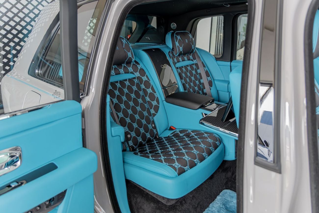 Rolls Royce Cullinan ROLLS ROYCE CULLINAN | BLACK BADGE | BESPOKE PREMIUM AUDIO  | DUALITY SEATS | European Specs | 2026
