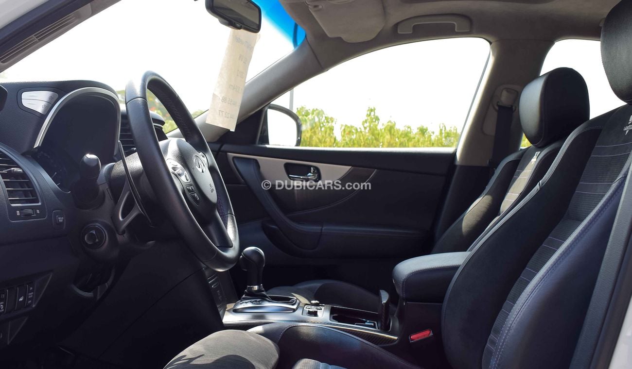 Infiniti FX50 Vettel