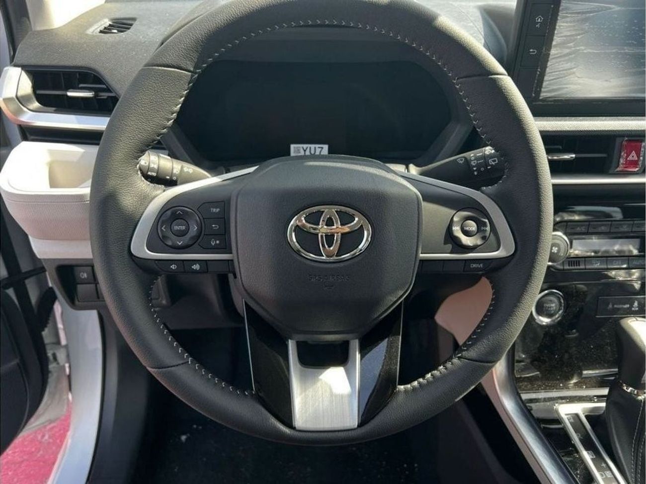 Toyota Veloz 1.5L FWD // 2024 // FULL OPTION WITH PUSH START , WIRELESS CHARGE , CRUISE CONTROL // SPECIAL OFFER