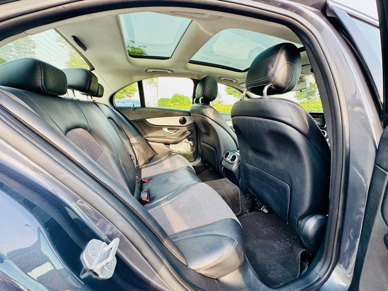 مرسيدس بنز C 200 MERCEDES C200 | GCC SPECS | CAR IS IN GOOD CONDITION |