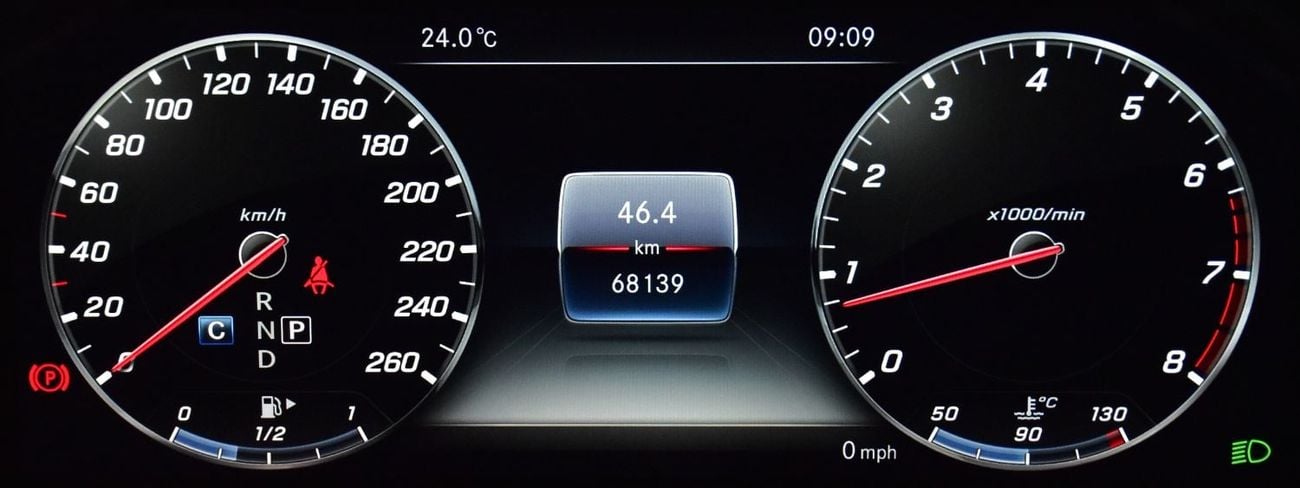 مرسيدس بنز E300 EXCELLENT DEAL for our Mercedes Benz E300 ( 2019 Model ) in Black Color American Specs