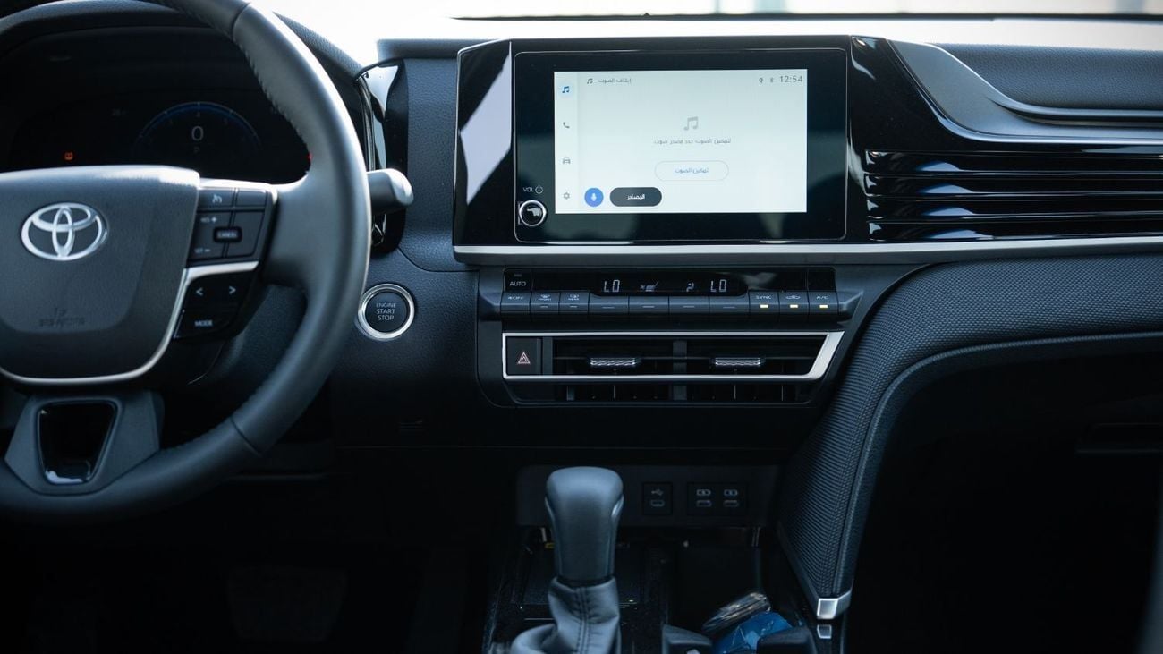 تويوتا كامري LE 2.5L - Black Inside Black