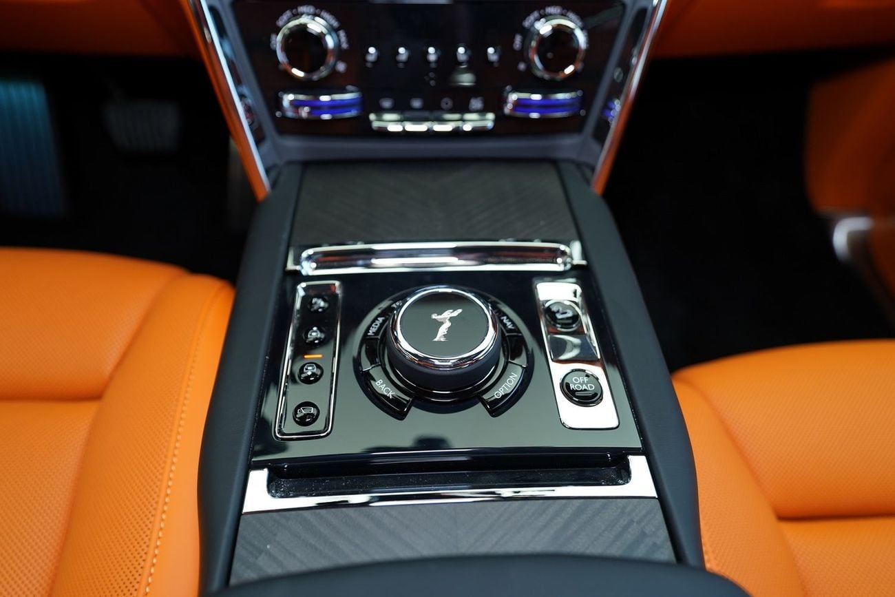 رولز رويس كولينان SILVER BADGE