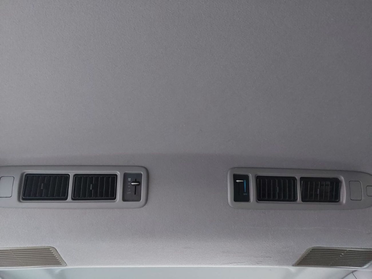 Toyota Hiace TOYOTA HIACE VAN RIGHT HAND DRIVE(PM02151)