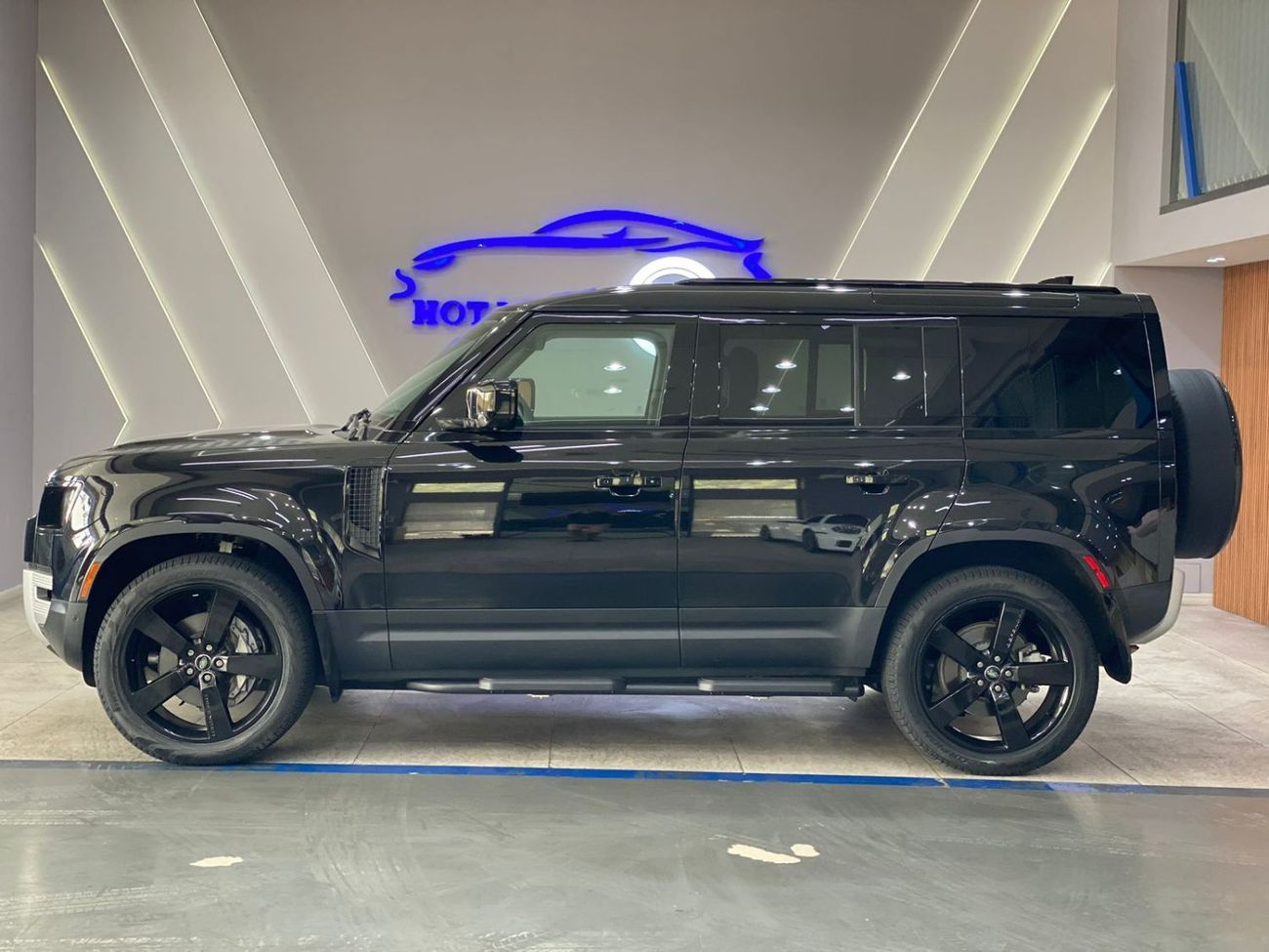 Land Rover Defender P400 110 | with warranty