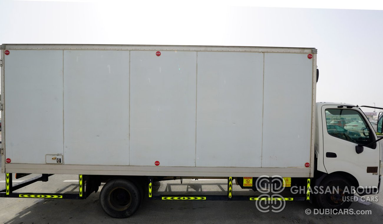 Hino 300 with refrigerated box for sale in good condition(Code : 4368)