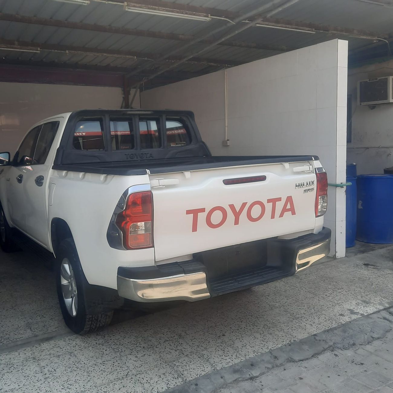 تويوتا هيلوكس S GLX 2.7L 4WD A/T Gcc / Automatic